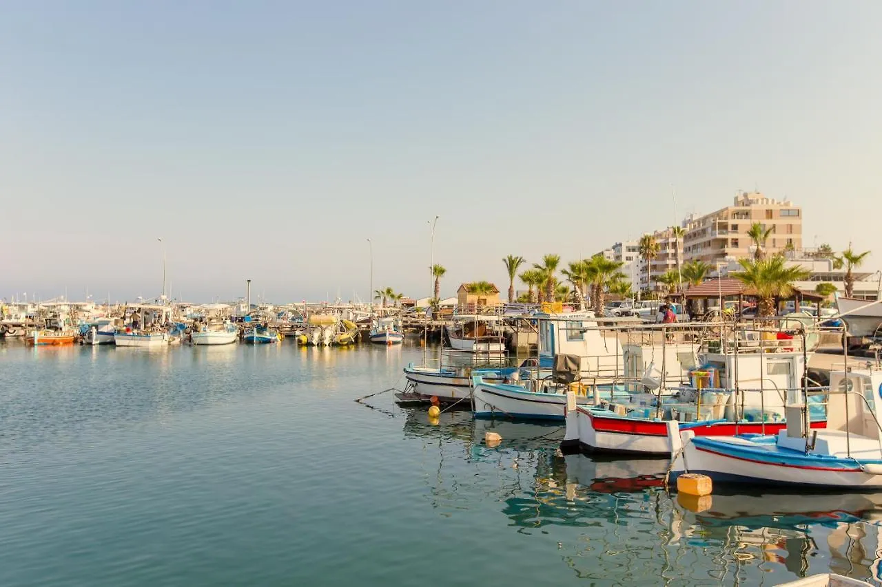 Furnished Seafront Studio Larnaca Apartament