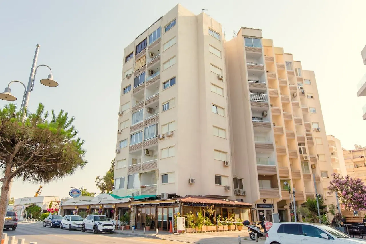 Furnished Seafront Studio Larnaca Apartament